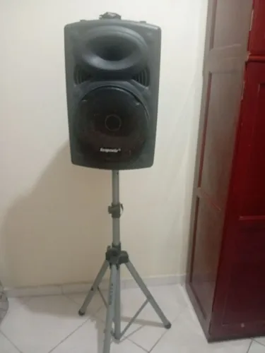 CAIXA DE SOM ECOPOWER EP 1904 COM TRIPÉ