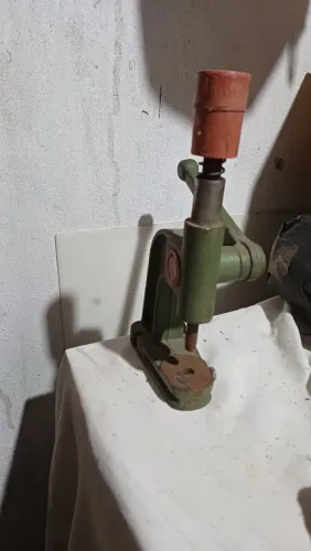 Maquina pregar botão manual