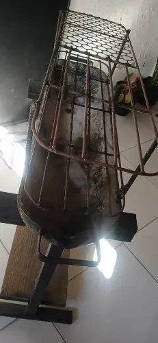 Vendo churrasqueira ótimo pra venda de espetinho e churrasco final de semana