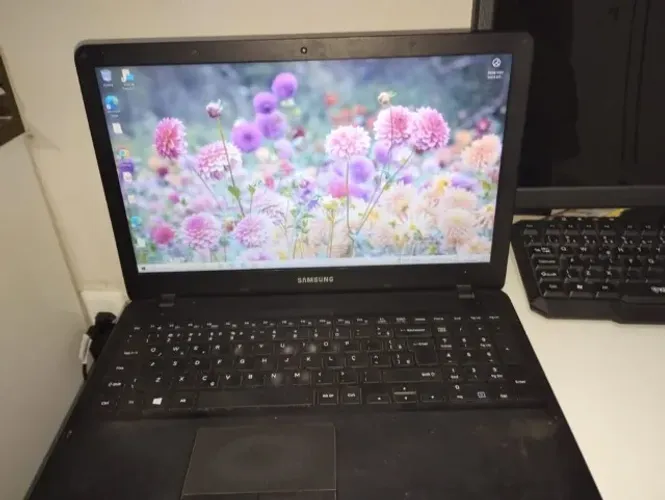 Notebook Samsung Essentials E21 NP300E5M