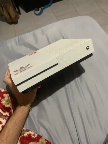 Xbox one S, apenas o console ( funcionando perfeitamente