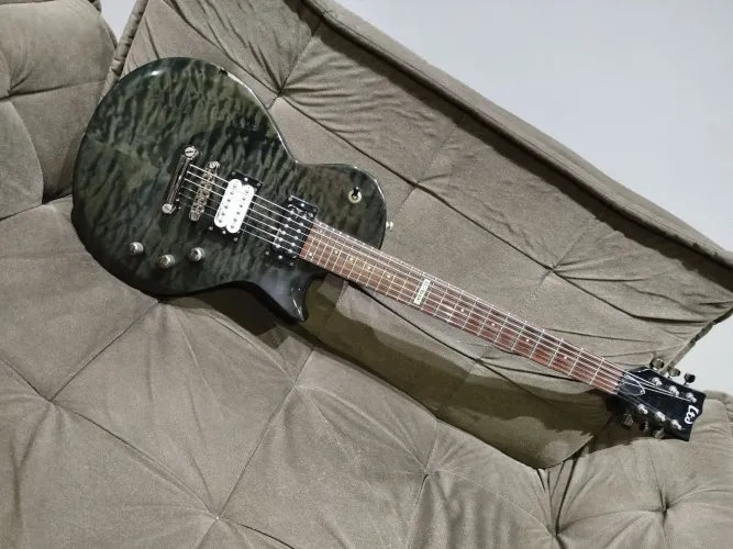 Guitarra LTD EC100QM TUNADA Les Paul