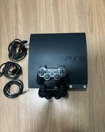 Play 3 Slim + 2 controles