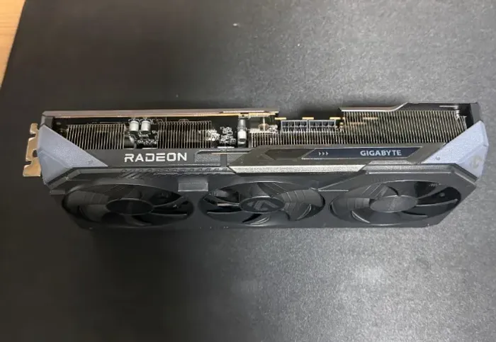 RX 9070 GRE 12GB Gigabyte Gaming OC