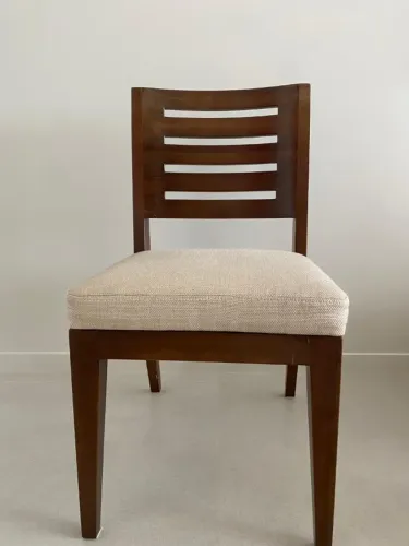 Cadeiras de Jantar estofadas (Linho) e em madeira maçica
