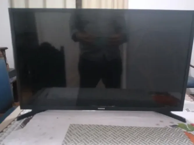 Vendo TV Samsung 32 polegadas, LED, Com Defeito, Tela Quebrada.