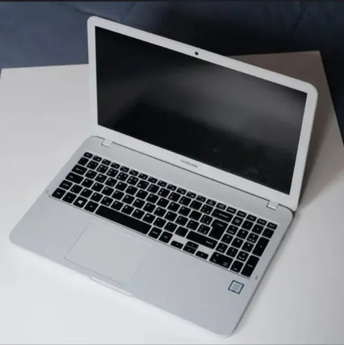 Notebook Essentials e30 