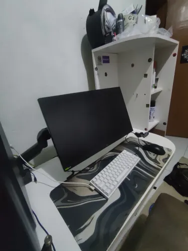 Monitor LG ultragear 24, 180 Hz, FHD + SUPORTE ERGONÔMICO MULTI ARTICULADO DE MESA.