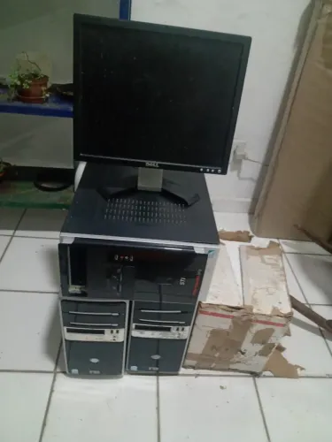 1 uma impressora funcionando e 3 CPU com defeito
