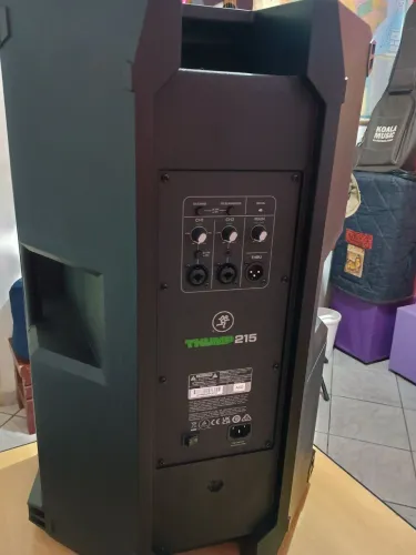 Vendo caixa ativa Mackie Thump 215