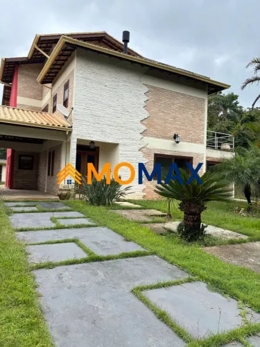 Casa para locação em condomínio!