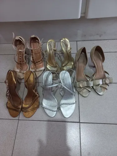 5 pares de sandálias