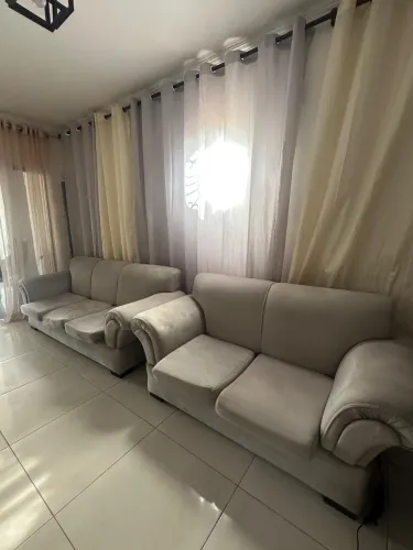 Conjunto 2 sofás seminovo bem conservado da cor cinza (2 e 3 lugares)
