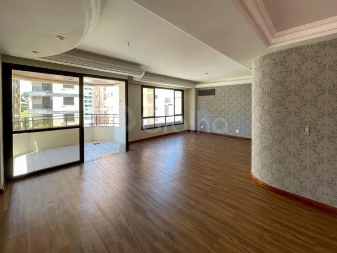 Apartamento de 3 suítes próximo a Beira Mar Norte