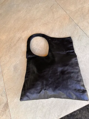 Bolsa em couro, modelo O diabo veste Prada.
