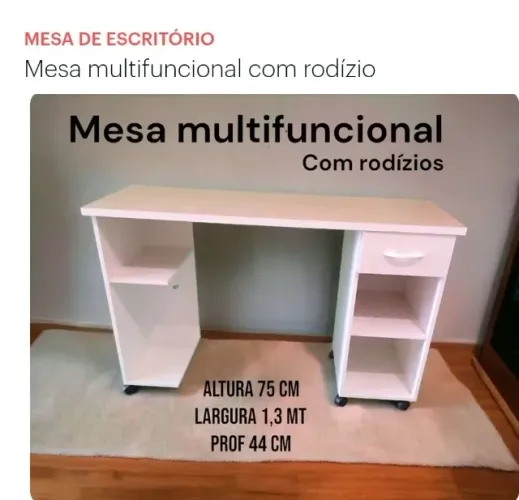 Mesa multifuncional com rodízio