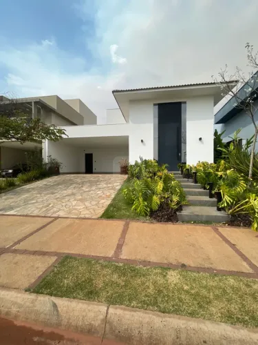 Casa para locação e venda no Condomínio Cyrela dos Ipês em Uberlândia