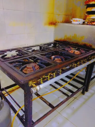 Temos freezer balcão prateleira divisória tudo de supermercado para vender