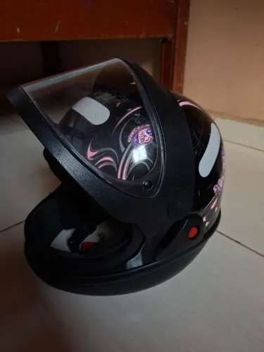 Vendo capacete feminino ebf em excelente estado