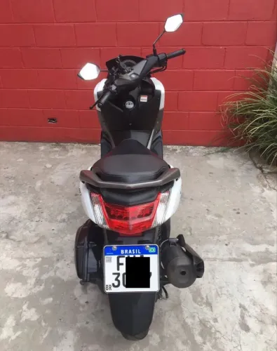 Vendo ou troco NMax por modelo mais novo ou ADV