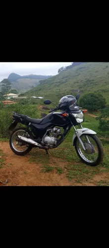 Moto 125 não tem partida elétrica ano 2018 preta 80 km moto está filé só com documentos de