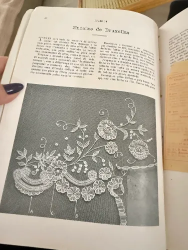 Livro Brasileiro de Bordados Singer 3ª edição 