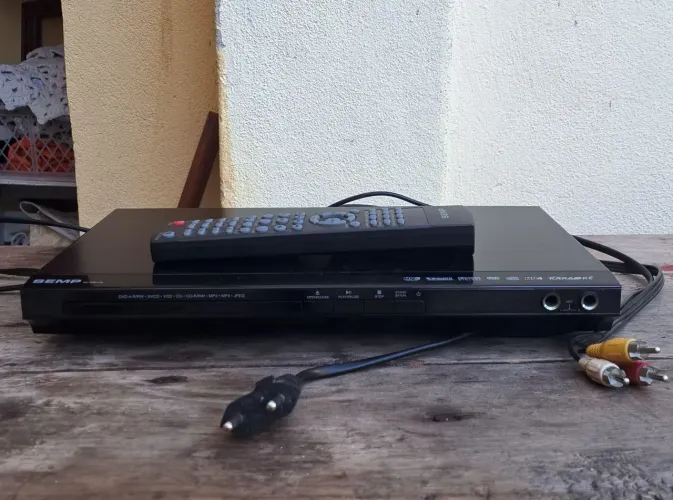 Vende-se 2 DVD semp Toshiba/ lenoxx