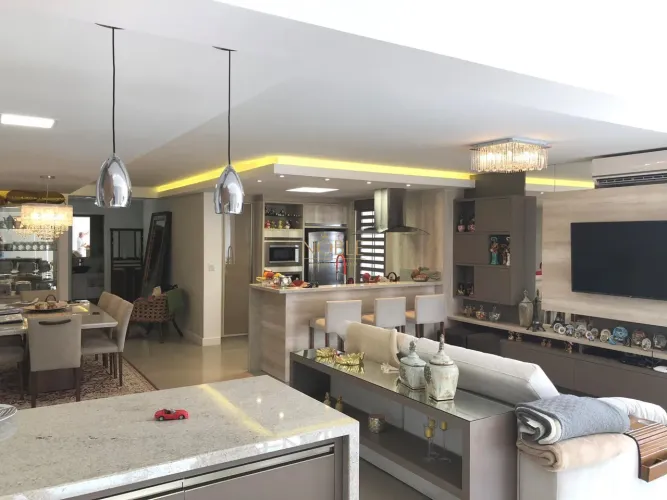 Apartamento 4 suítes na Praia Grande