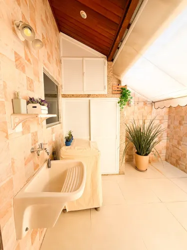 Casa com móveis planejados em condomínio na Av Maricá - São Gonçalo !!