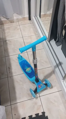 Patinete infantil com LED