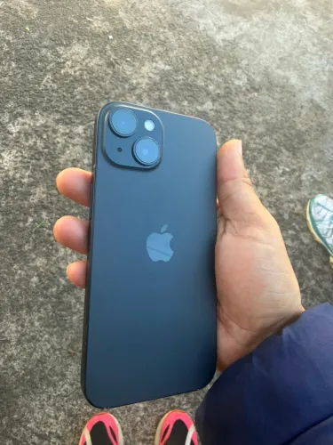 iPhone 15 top