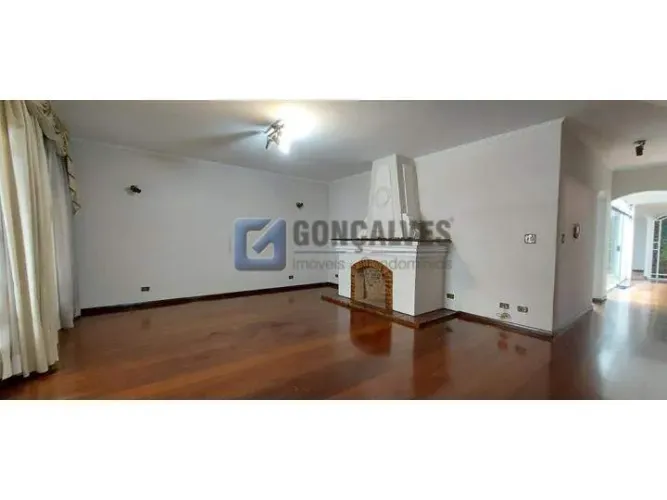 Sobrado 540 m² com 3 suítes, 8 vagas e piscina em Nova Petrópolis, SBC