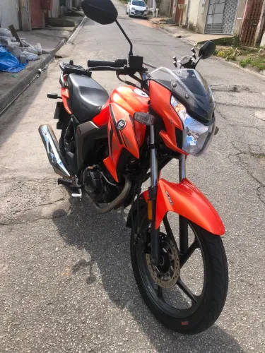 Moto bem completa em boas condições