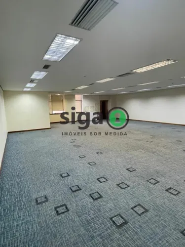 Conjunto de salas para alugar na Cidade Monções com 4 vagas por conjunto;