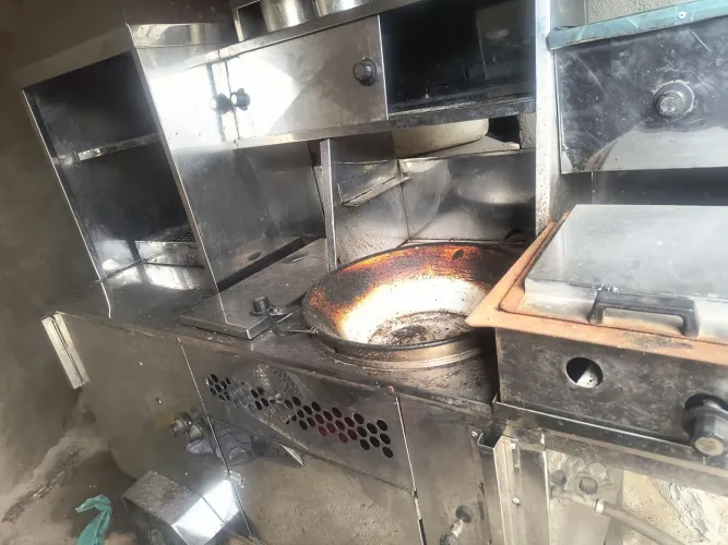 BARRACA COMPLETA. * CHURRASQUINHO , CACHORRO QUENTE ,MIXTO QUENTE, BATATA FRITA.