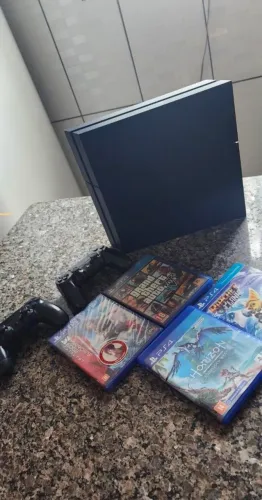 PlayStation 4, PS4 com 2 manetes e vários jogos!