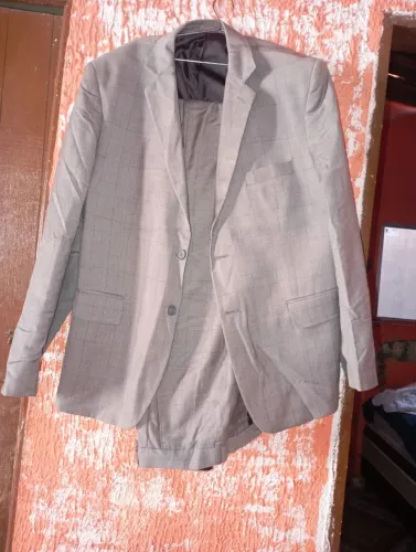 Roupa social tamanho GG.