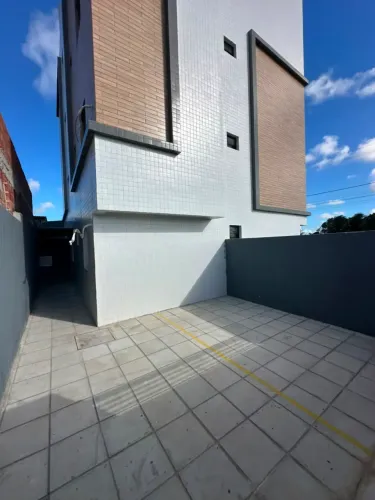 APARTAMENTO COM ÁREA PRIVATIVA EM NOVA MANGABEIRA