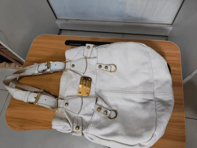 Bolsa branca marca confraria