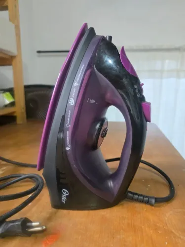 Ferro De Passar A Vapor 5956 Preto E Roxo Oster Preto E Roxo
