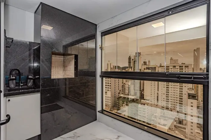 Apartamento com 2 suítes à venda em Balneário Camboriú