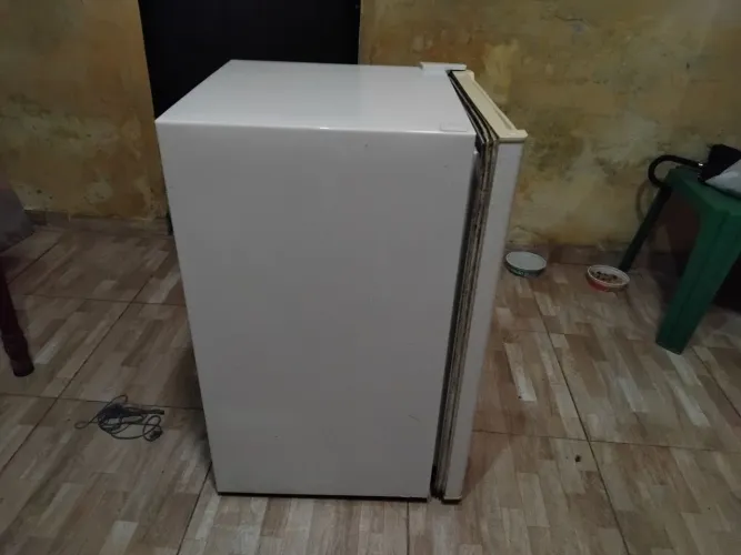 Vendo frigobar philco bem conservado funcionando perfeitamente só tem que trocar a 