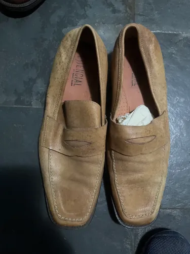 sapatos de couro