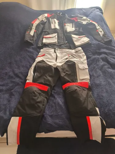 Conjunto jaqueta e calça forza