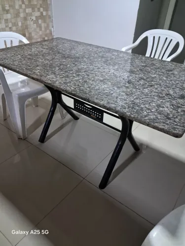 Vende-se mesa se marmore