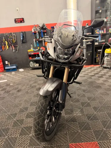Moto sem nenhum detalhe, revisada e com 2 pneus novos.
