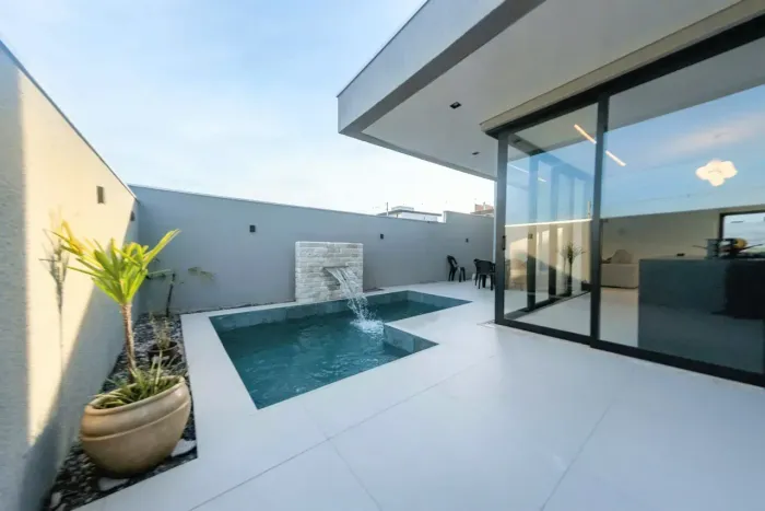 Casa Térrea com 3 suítes - Condomínio Brisas