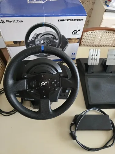 Volante Thrustmaster T300RS GT Edition