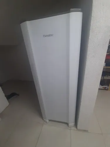 Vendo geladeira e cafeteira 