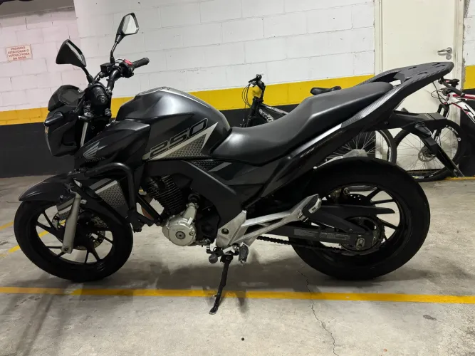 CB TWISTER 250 ANO 2022 SUPER CONSERVADA